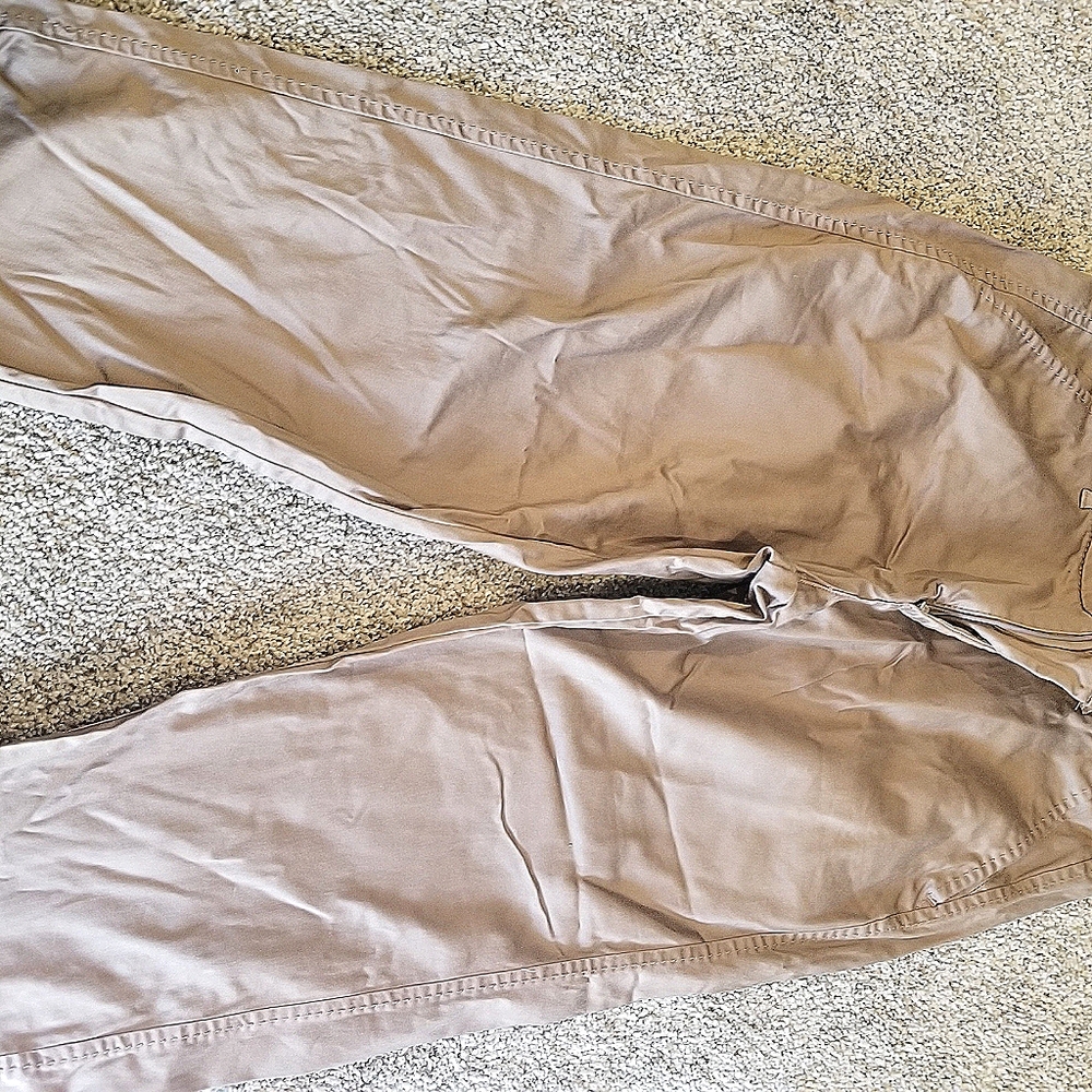 Intro Khaki Capris